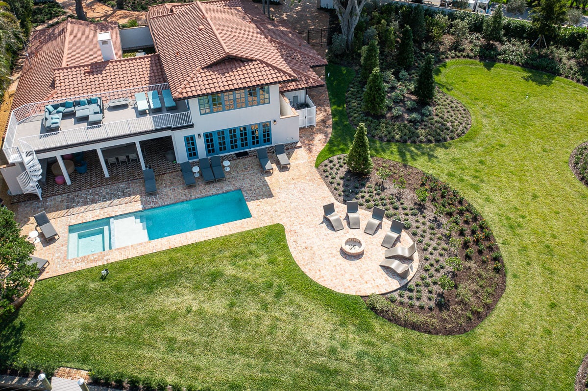 A Florida garden using repeated planting and a restrained material palette